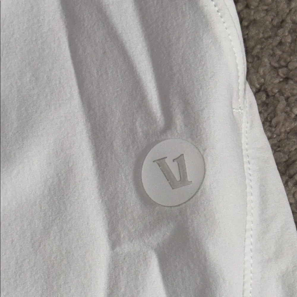 Vuori XXL Crosscourt Shorts men’s $94 white athletic barely used gym - Picture 7 of 10